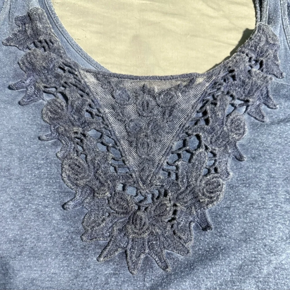 Knox Rose washed blue Lace Accent tank top long length - Picture 1 of 6